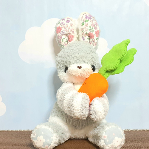 にんじんを抱いたもこもこうさぎ□靴下ぬいぐるみ/ソックドール