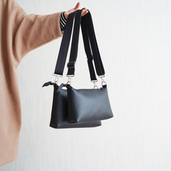 UrbanClassic-大人の斜め掛けショルダーバッグ（Mサイズ）男女兼用/軽量/撥水エコレザー/モノトーンブラック 10枚目の画像