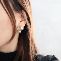 〈カラーが選べる〉たれりぼんピアス/イヤリング 1枚目の画像