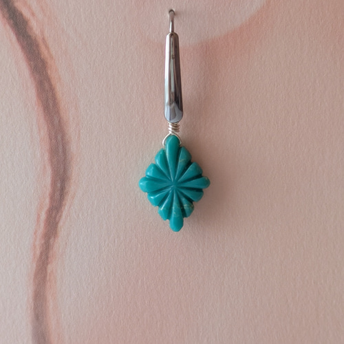 ターコイズロゼンジカービングピアス(訳あり品) ピアス（フック