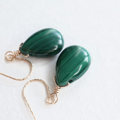 濃い縞模様の14kgf深青緑マラカイトピアス 天然石/シンプル/雫 ピアス