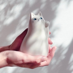 《再販》lucky cat “mew”（ミュー）宝来鈴付き（磁器・招き猫） 7枚目の画像