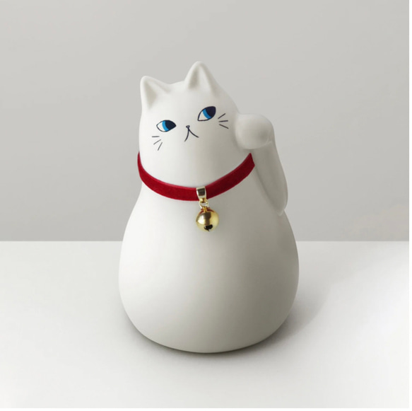 《再販》lucky cat “mew”（ミュー）宝来鈴付き（磁器・招き猫） 1枚目の画像