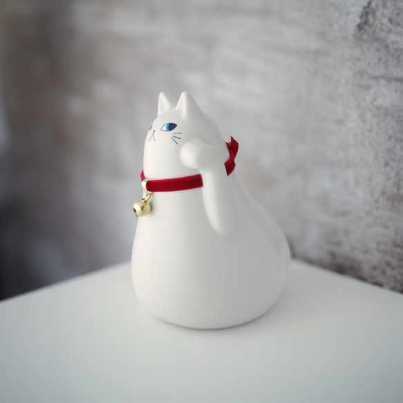 《再販》lucky cat “mew”（ミュー）宝来鈴付き（磁器・招き猫） 6枚目の画像