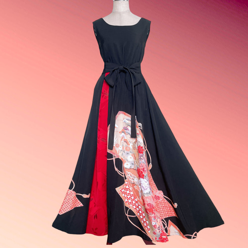 際立つ品格！孔雀 黒留袖 アクセントカラー ワンピース ロング