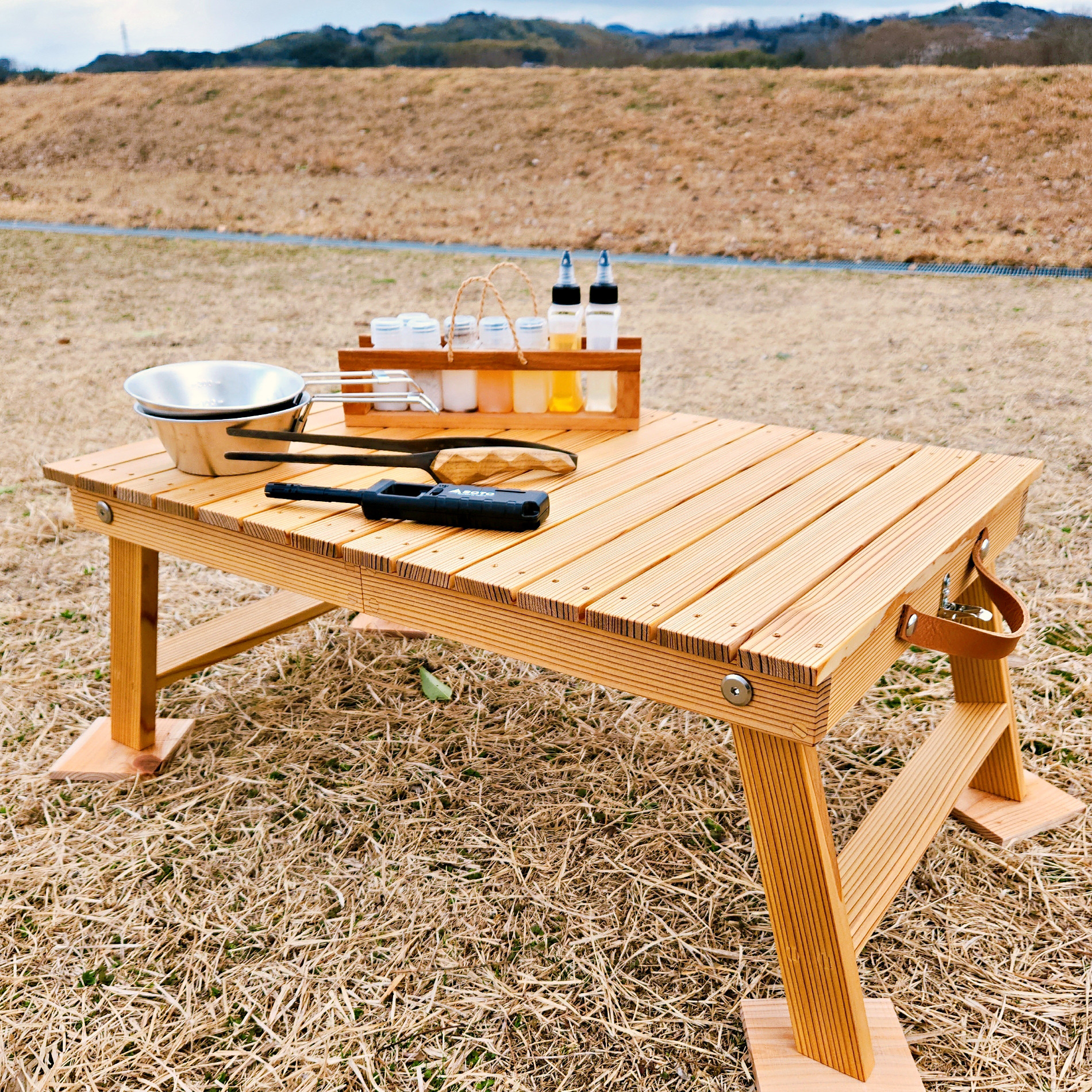 【持ち運べる】折りたたみテーブル／アウトドア・キャンプ・ピクニックに！