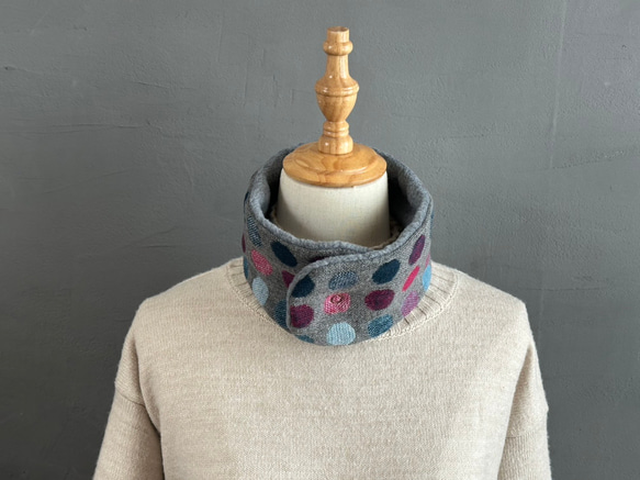 クリスマス特価●まるでカイロ●24時間つけたいネックウォーマーマフラー　カラフルドット　お子様から女性ボタンワンタッチ 11枚目の画像