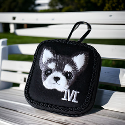 ジュエリーケース　チワワ　dreamer 新品未使用 チワワもふもふ刺しゅう イニシャル入り イヤホンケース・マルチケース