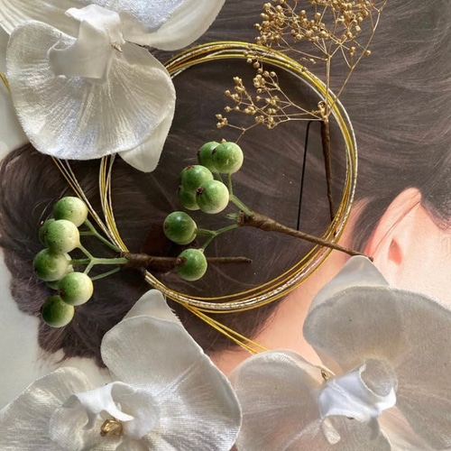 ベルベットホワイト胡蝶蘭 緑の実 髪飾り ブライダル 謝恩会 成人式