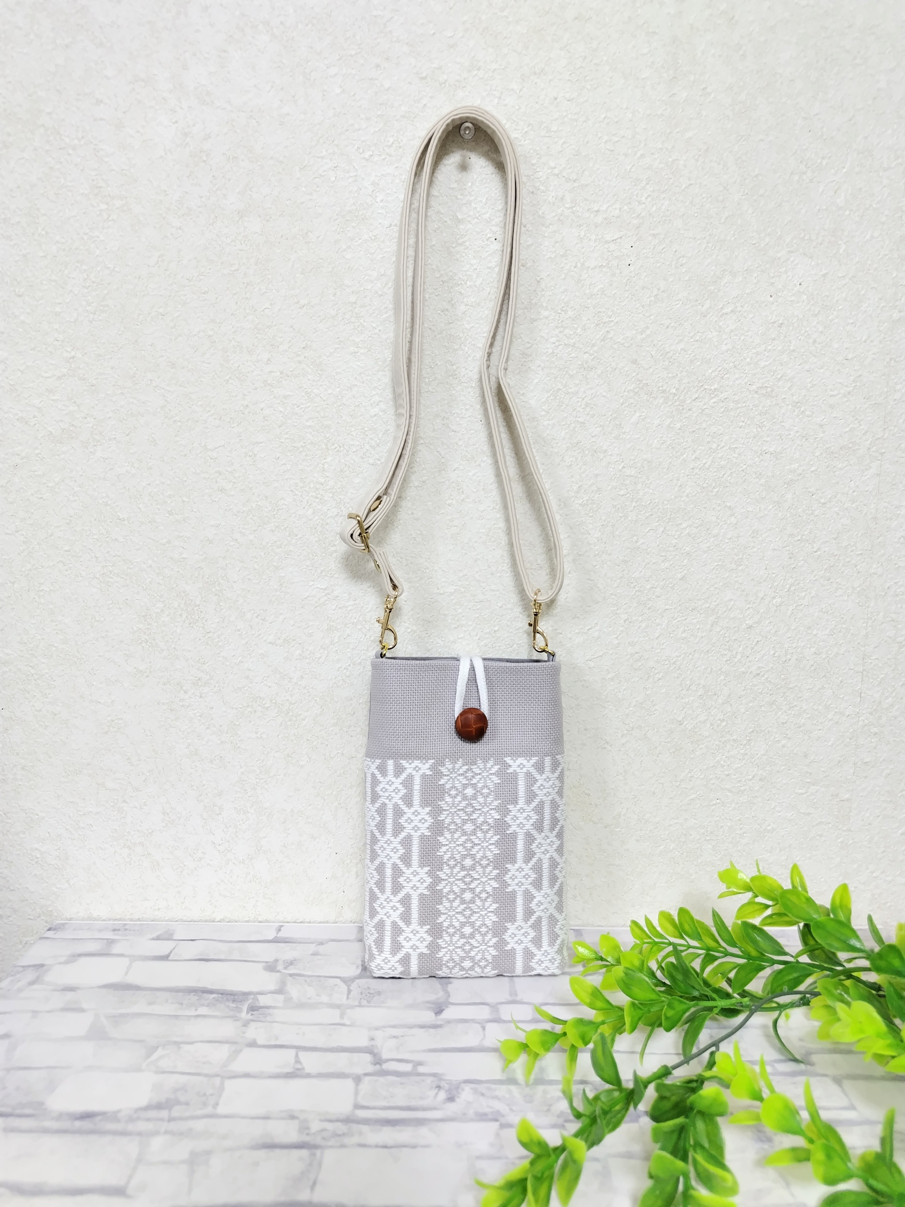 【受注制作】こぎん刺し　スマホホルダー　スマホショルダー　スマホポシェット　グレー　和風