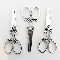 ★アンティーク 銀器 鋏 ハサミ シルバー 6個 ハサミ はさみ 鋏 大ぶり チャーム パーツ/アンティークシルバー