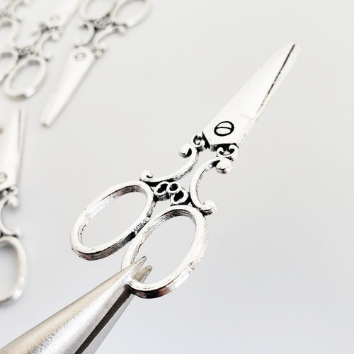 6個 ハサミ はさみ 鋏 大ぶり チャーム パーツ/アンティークシルバー