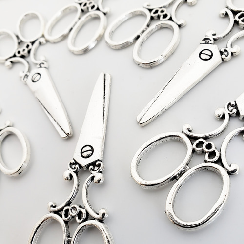 6個 ハサミ はさみ 鋏 大ぶり チャーム パーツ/アンティークシルバー