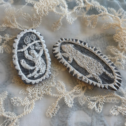 ミナペルホネン　正規品　ブローチ　セレブレイト　水牛　うさぎ　刺繍　希少　レア 一点物＊セレブレイトブローチ〇ミナペルホネン ブローチ chaki