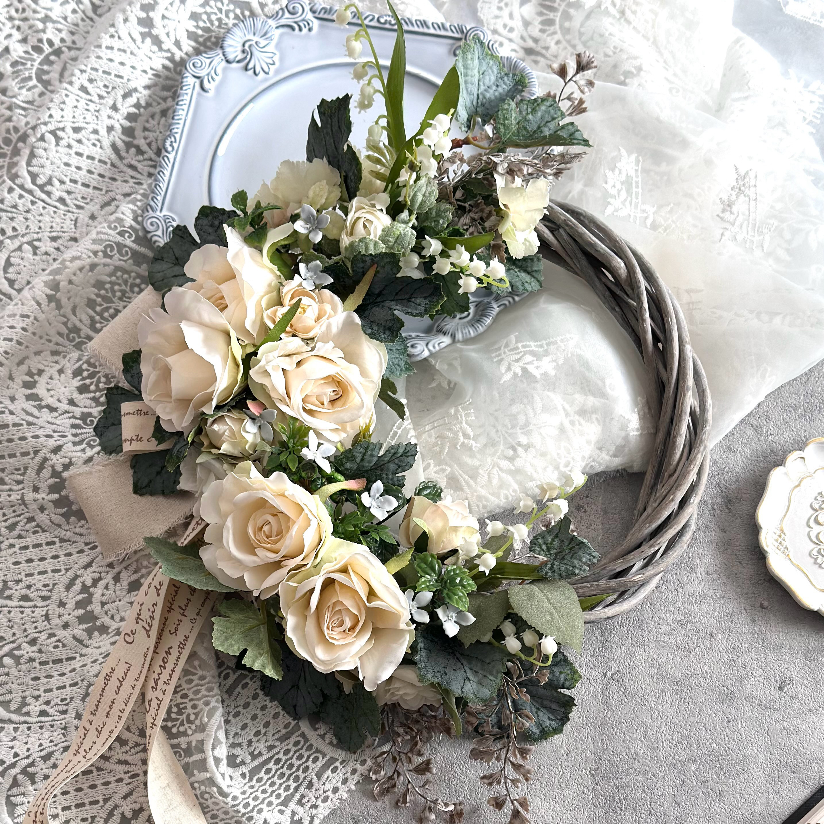 white rose　30cm【リース・ドアリース・玄関リース・造花リース・結婚祝い・新築祝い】