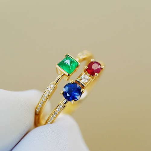 【送料込】 春 天然エメラルド 新春」K18 並び無い 安定 夫婦愛 5月誕生石 アクセサリー