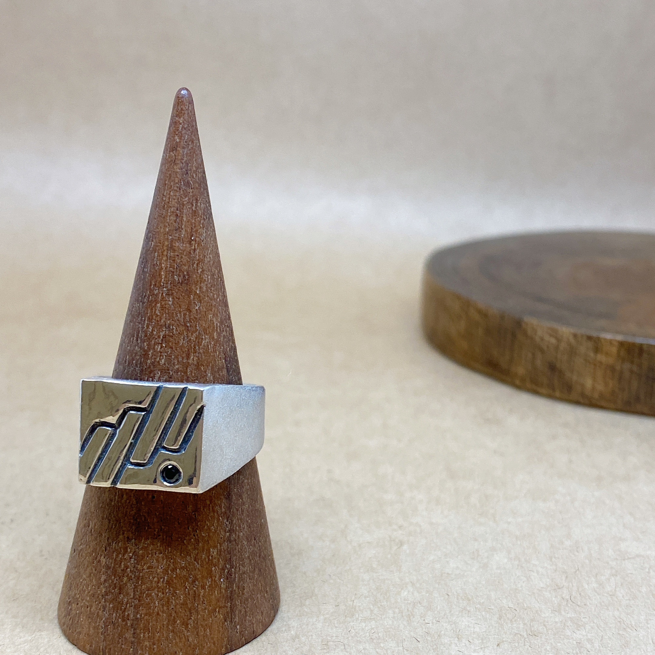 シルバーアクセサリー　指輪　リング　シルバーリング　個性的　シンプル　カジュアル　ユニセックス　メンズ