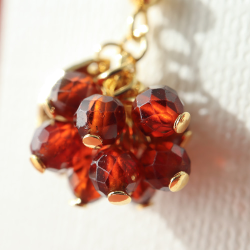 紅茶色》ガーネットのベリーピアス / イヤリング 1月 誕生石 天然石