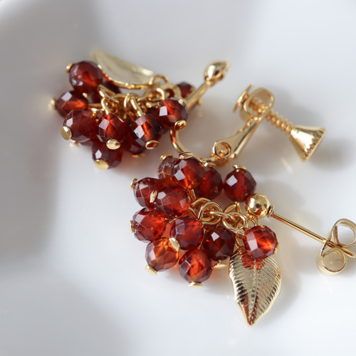 紅茶色》ガーネットのベリーピアス / イヤリング 1月 誕生石 天然石
