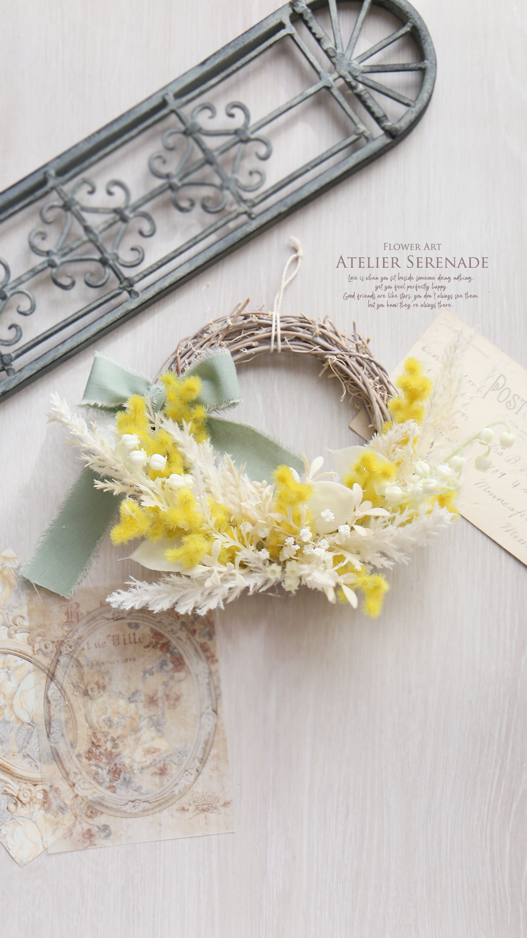 ミモザの花咲く頃 ハーフムーンリース -Mimosa and White Flowers