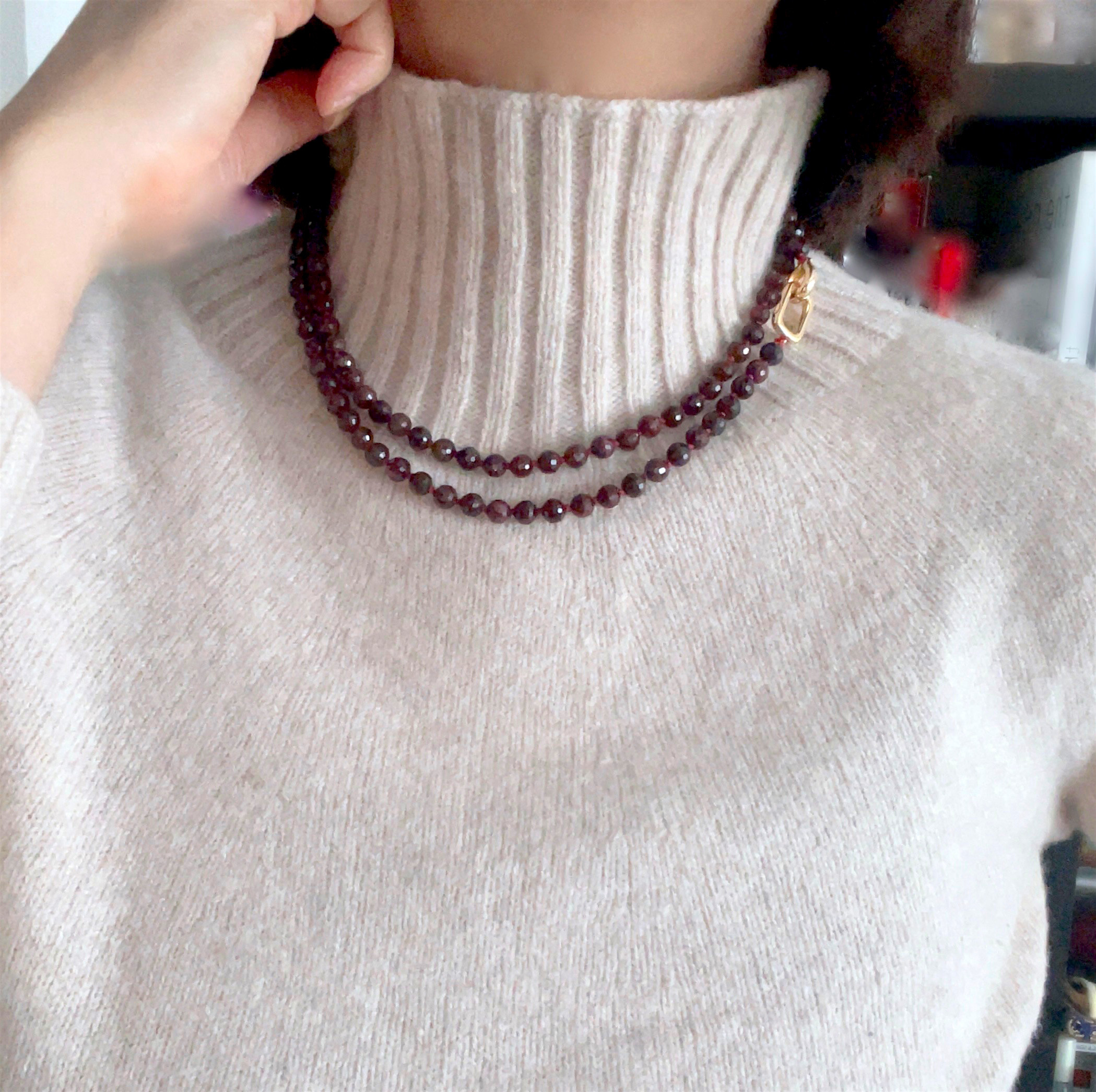 バーガンディーなザクロレッド　128面カット  ガーネットのロングネックレス