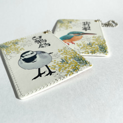 春咲くミモザとカスミソウ 野鳥さんのパスケース 定期入れ （ボールチェーン付き カワセミさん ハクセキレイさん） 5枚目の画像