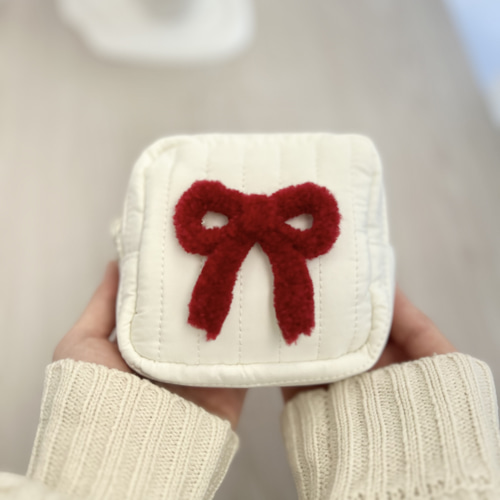 刺繍リボンのポーチ＊赤 ポーチ Lumos 通販 18761530｜Creema(クリーマ