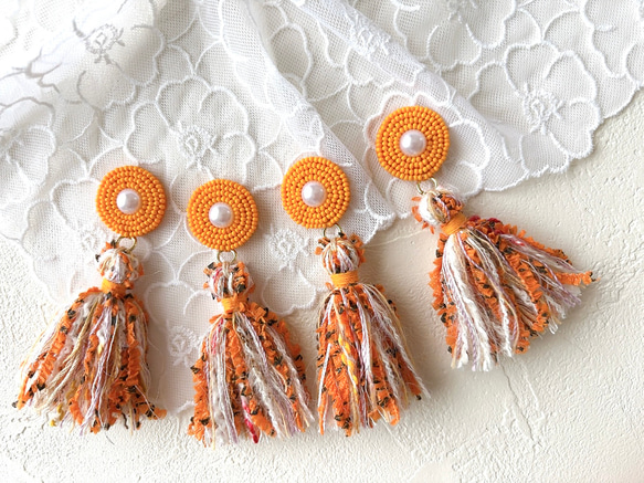 【販売終了】mixタッセル/ビーズモチーフイヤリング(オレンジ) 1枚目の画像