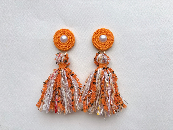 【販売終了】mixタッセル/ビーズモチーフイヤリング(オレンジ) 4枚目の画像