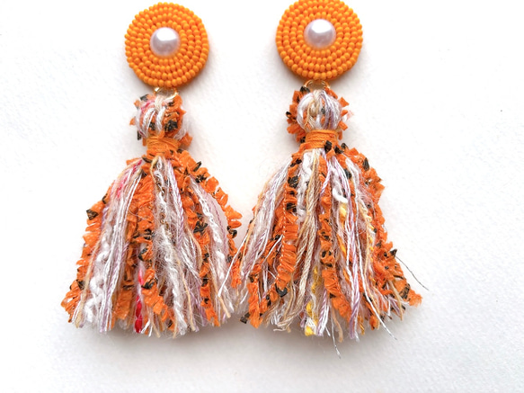 【販売終了】mixタッセル/ビーズモチーフイヤリング(オレンジ) 6枚目の画像