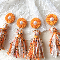 【販売終了】mixタッセル/ビーズモチーフイヤリング(オレンジ) 2枚目の画像