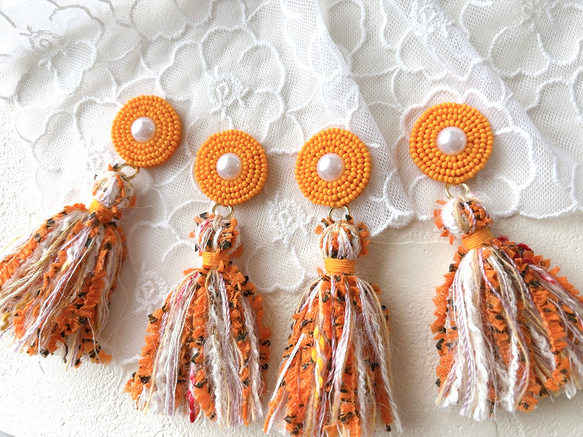【販売終了】mixタッセル/ビーズモチーフイヤリング(オレンジ) 2枚目の画像