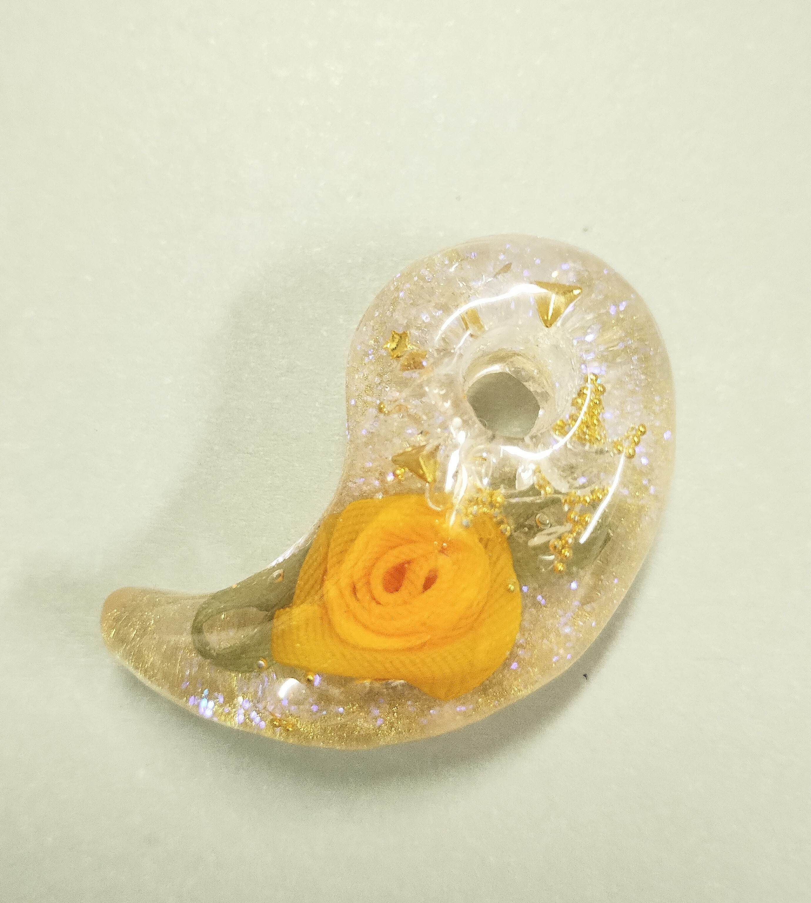 ♥春　バラ⭐創作オリジナル勾玉(オルゴナイト)黄色