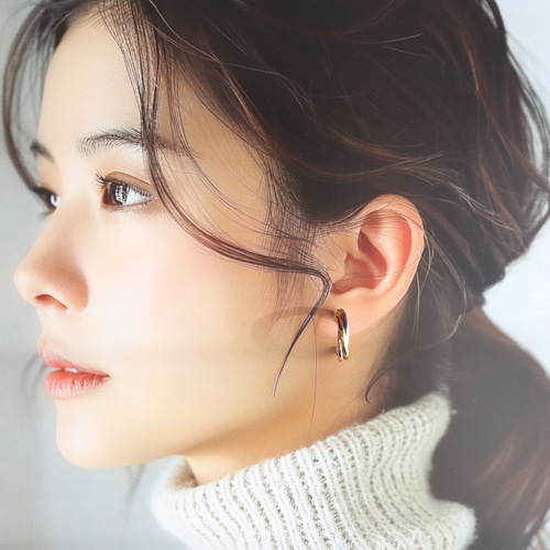 ☆人気☆3色 トリニティピアス つけっぱなしOK 錆びないサージカル