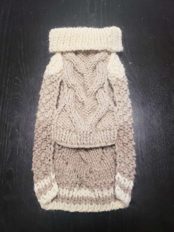 犬服♪ざっくりとしたハート模様のタートルネック手編みセーター リード通し穴有り(小型犬S～SM) 3枚目の画像