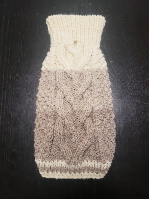 犬服♪ざっくりとしたハート模様のタートルネック手編みセーター リード通し穴有り(小型犬S～SM) 2枚目の画像