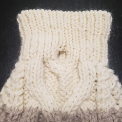 犬服♪ざっくりとしたハート模様のタートルネック手編みセーター リード通し穴有り(小型犬S～SM) 5枚目の画像