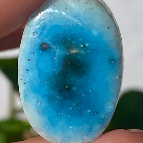 激レア石ブルーアイス グレイシアライト 2つ割り 表面磨き 385 見事な星空カラーが綺麗✨激レア石ブルーアイス グレイシア