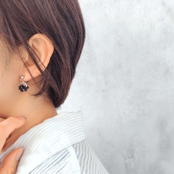 8月 誕生石 ブラックスピネル リング イヤリング / ピアス 痛くない 金属アレルギー対応 落ちない シンプル 天然石 7枚目の画像