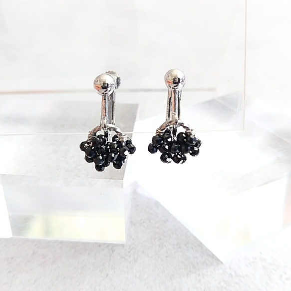 8月 誕生石 ブラックスピネル リング イヤリング / ピアス 痛くない 金属アレルギー対応 落ちない シンプル 天然石 4枚目の画像
