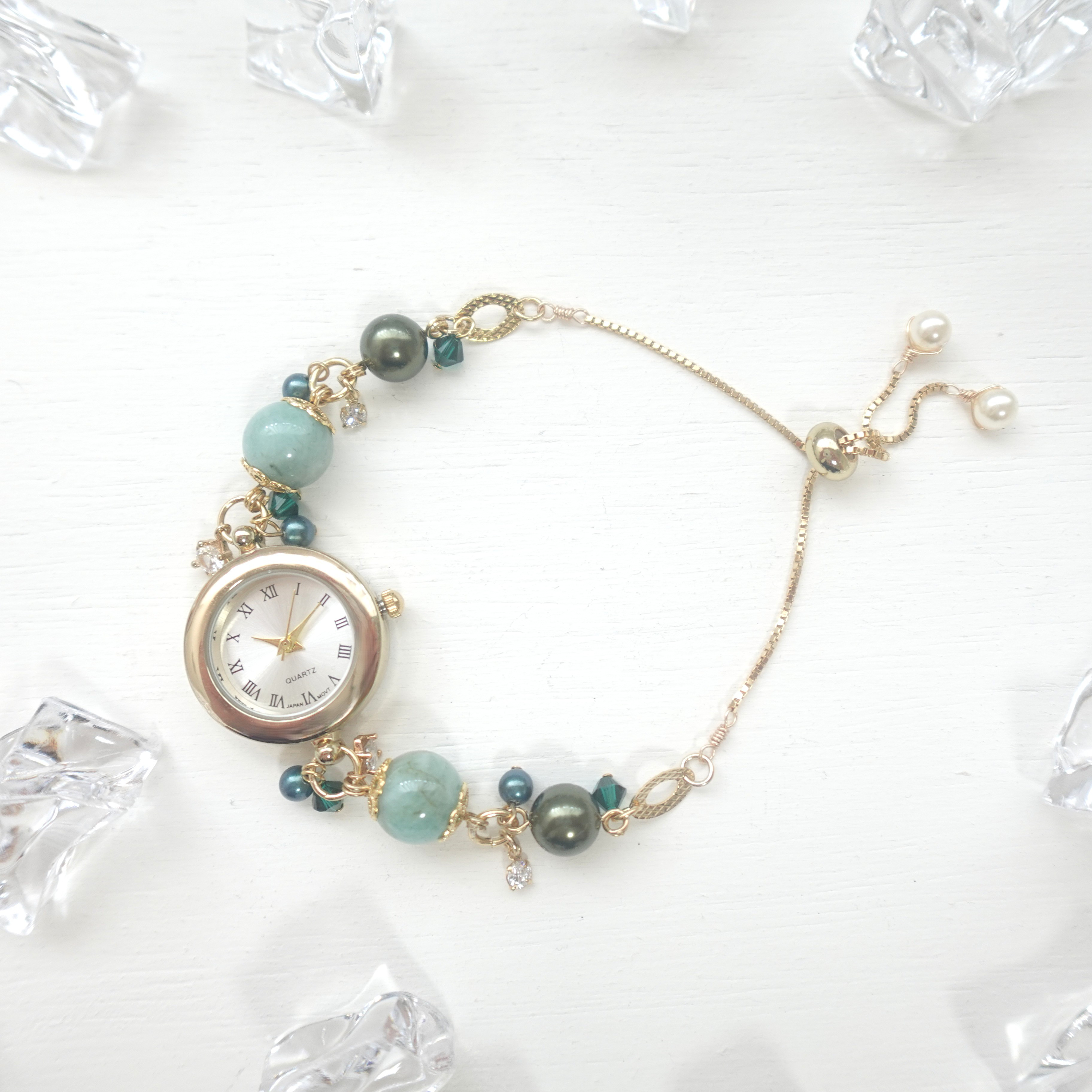 エメラルドのブレスレットウォッチ