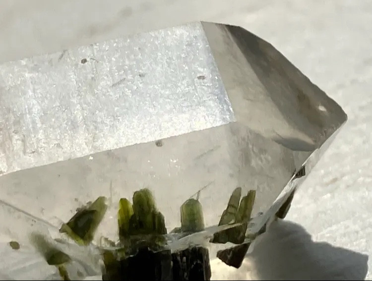 水草　エピドートinクォーツ　②   緑簾石入り水晶　Epidote in Quartz  Pakistan