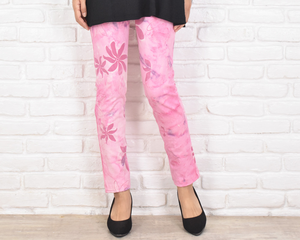 再販　極上の穿き心地！ティアレ柄のスキニーストレートストレッチロングパンツ　ピンク　大きいサイズあり