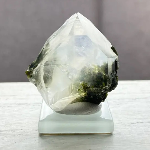 水草 エピドートinクォーツ ③ 緑簾石入り水晶 Epidote in