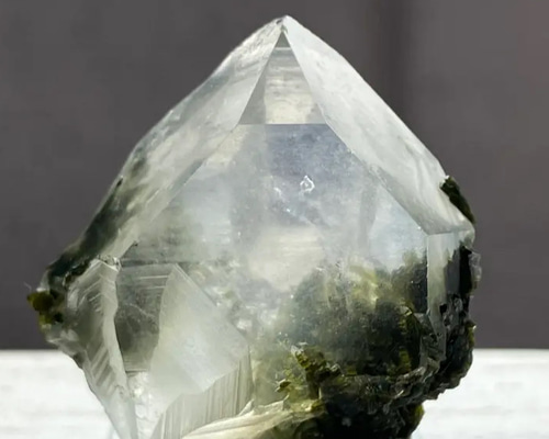 水草 エピドートinクォーツ ③ 緑簾石入り水晶 Epidote in