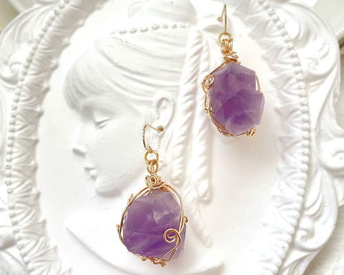 ラベンダーアメジスト薔薇とブラックスピネルのピアス