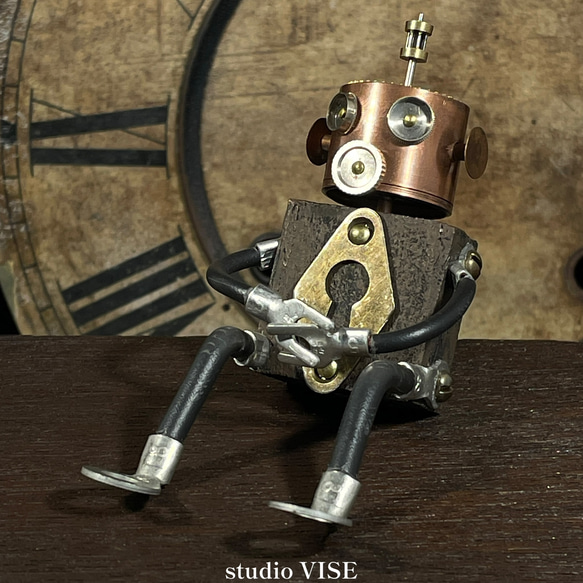 071-Rebot [リボット] ゼンマイ時計などのビンテージパーツから生まれた一点ものロボット studioVISE 3枚目の画像