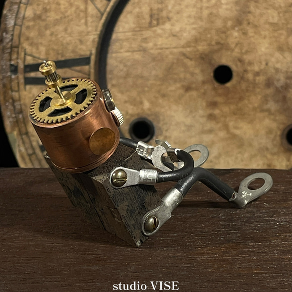 071-Rebot [リボット] ゼンマイ時計などのビンテージパーツから生まれた一点ものロボット studioVISE 4枚目の画像