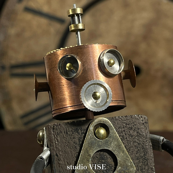 071-Rebot [リボット] ゼンマイ時計などのビンテージパーツから生まれた一点ものロボット studioVISE 2枚目の画像