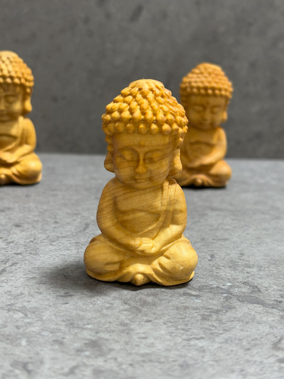 お釈迦様（ベビーブッダ）☆木彫り☆天然香木☆白檀（サンダルウッド